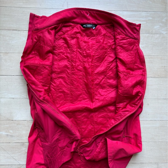 Arc'teryx Red Lightweight Vest - Picture 3 of 3